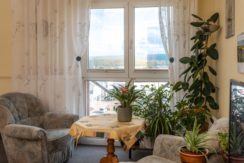 schillerhohe-wohnen-mit-service-musterwohnung-wohnzimmer Bild